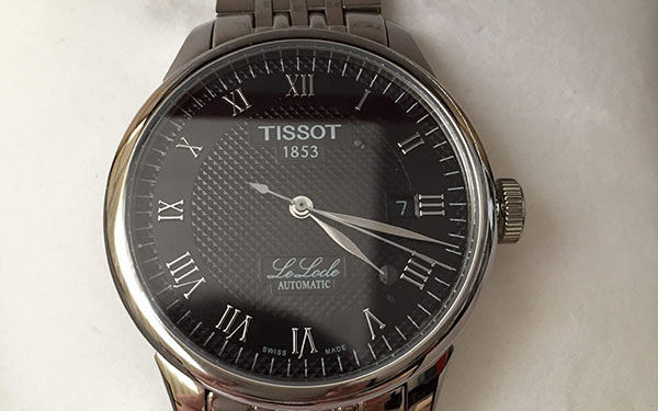 天梭手表表蒙有划痕是什么原因